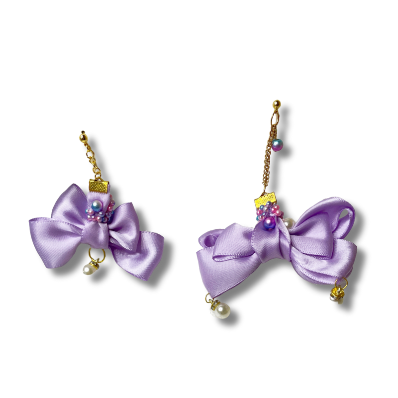 Frosted Dreamscape – Lavender Cream Bow Earrings with Asymmetrical Pearl Charms