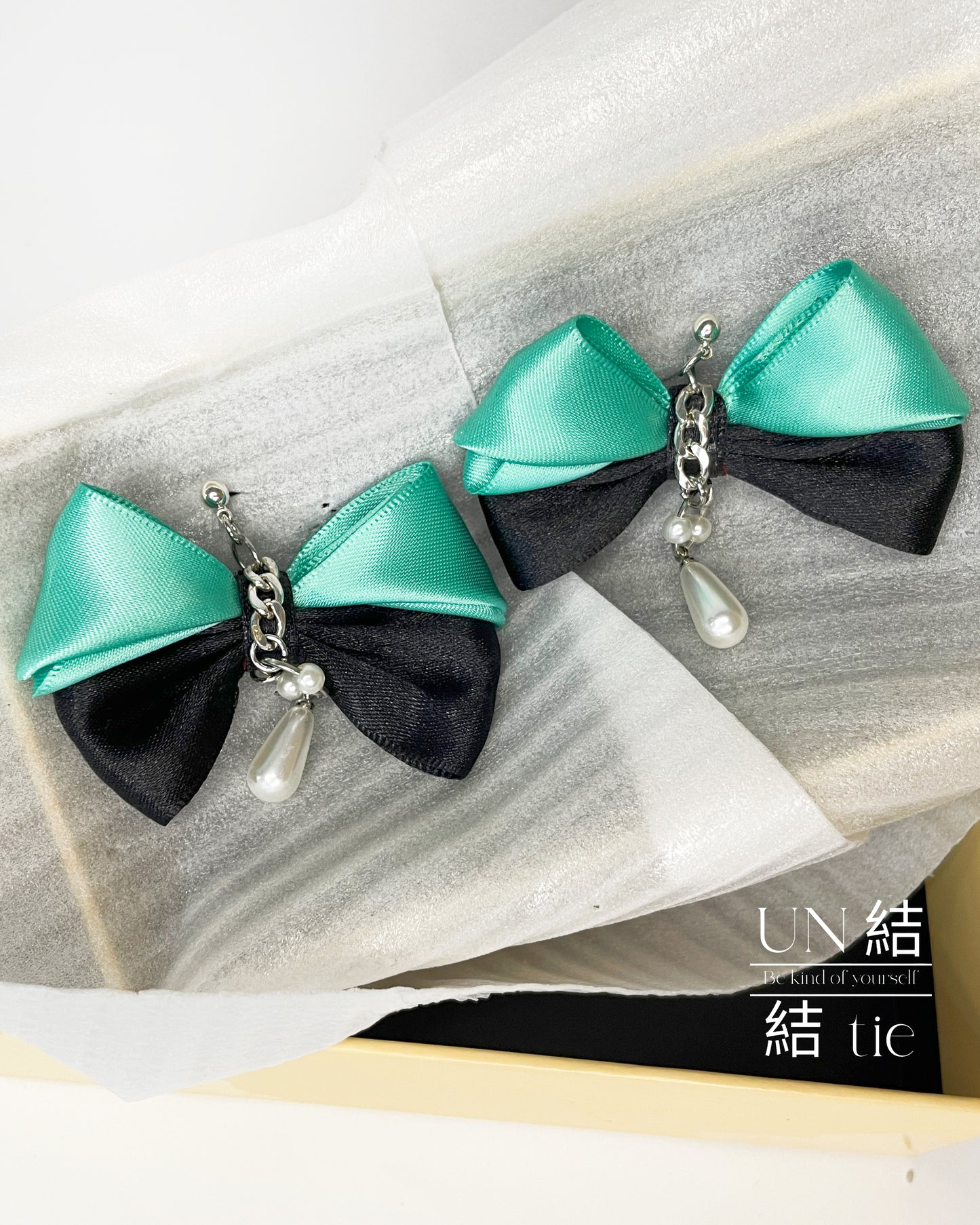 "Drop Earrings" Handmade Tiffany Green & Black Cat Ear Pearl Design Earrings