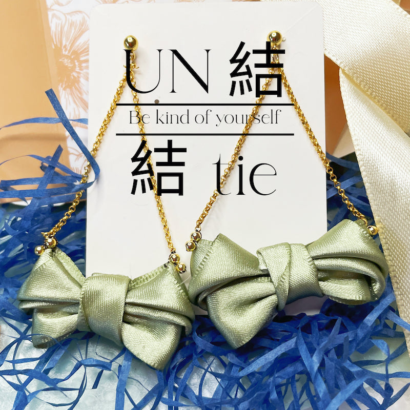 『限量设计师款』手工蒂芬尼绿缎面蝴蝶结垂坠耳环耳钉式垂坠款